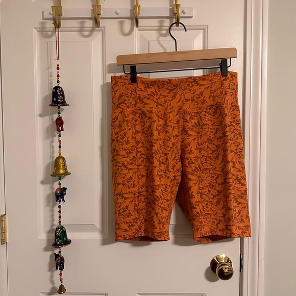 REI Pants - NWOT! REI- Orange & Beige Bike Shorts